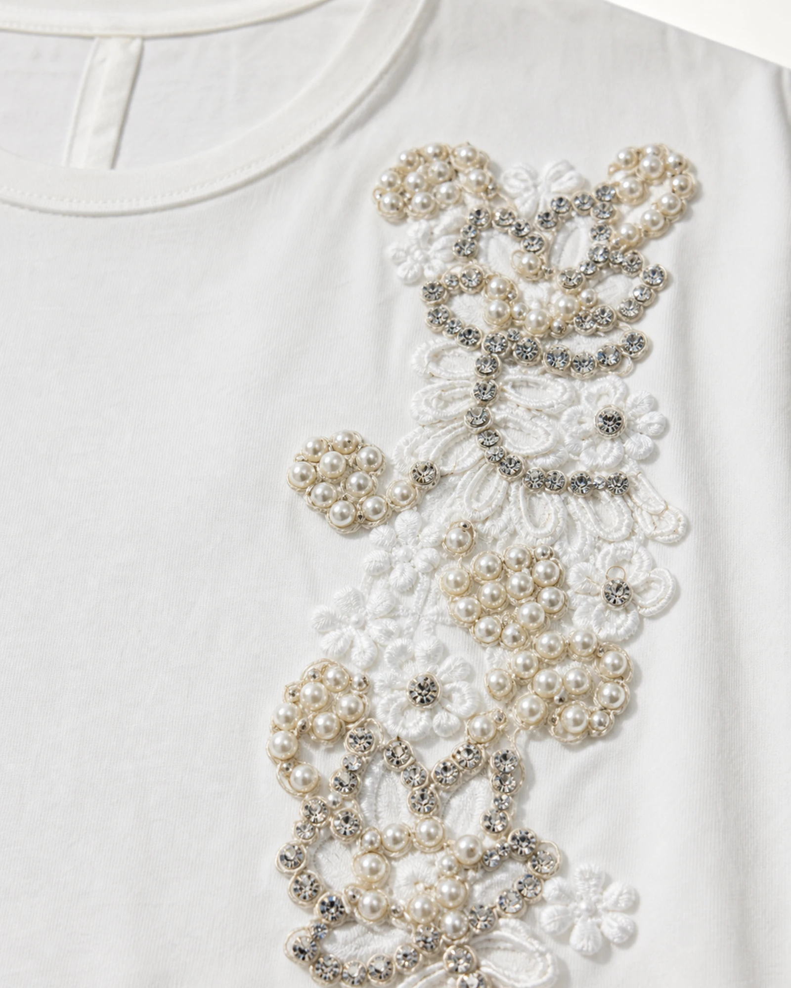 Close-up of VTTS-0003 pearl rhinestone and floral appliqué